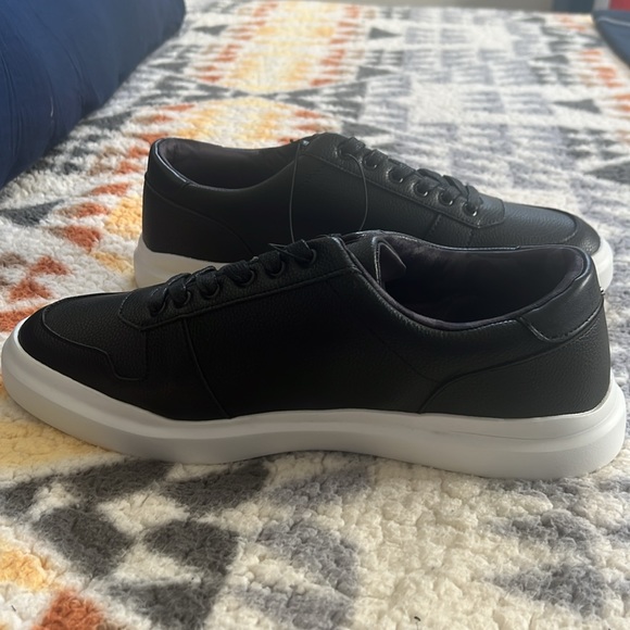 Men’s size 11 black Kenneth Cole Ready Sneaker. - Picture 3 of 7